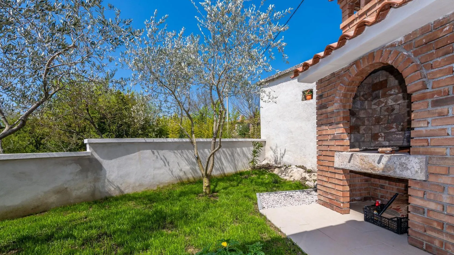 Dom wakacyjny Villa Azi, A Cozy Mediterranean Hideaway, Peaceful And Fenced Pićan Chorwacja