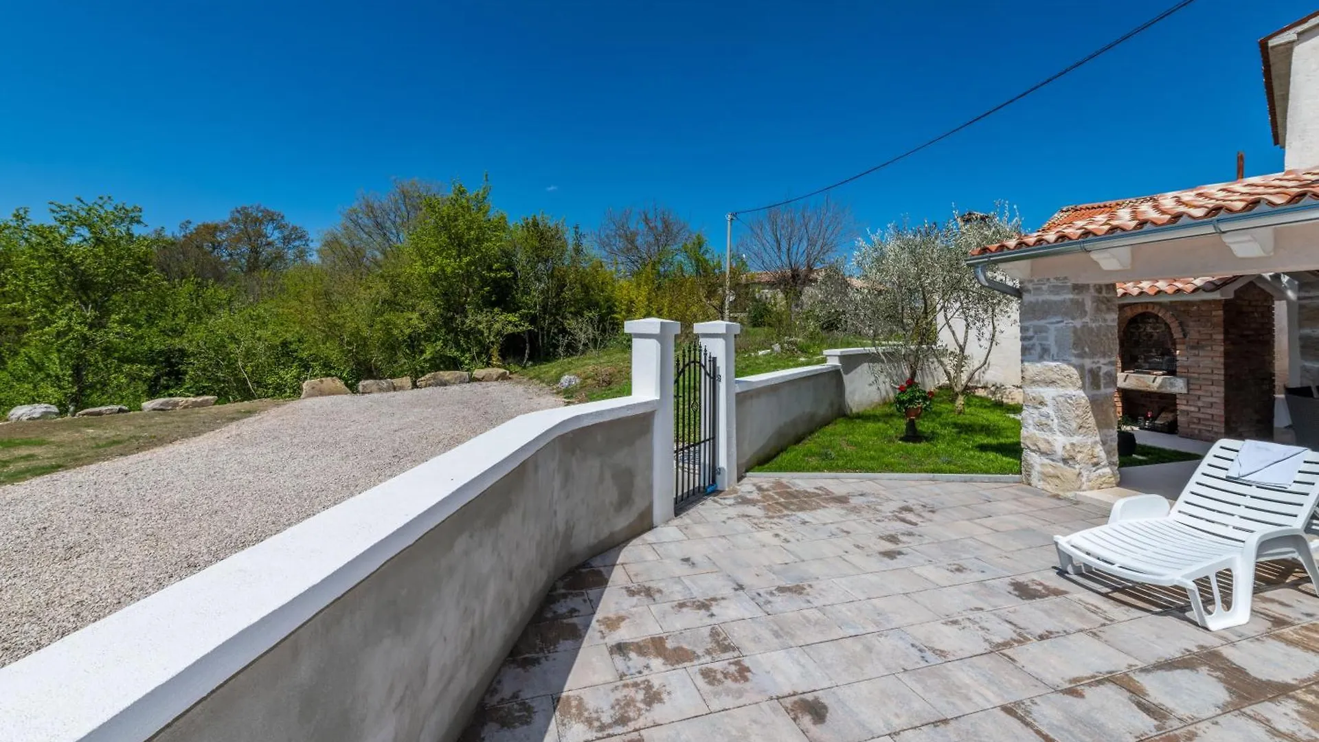 Villa Azi, A Cozy Mediterranean Hideaway, Peaceful And Fenced Pićan Σπίτι διακοπών