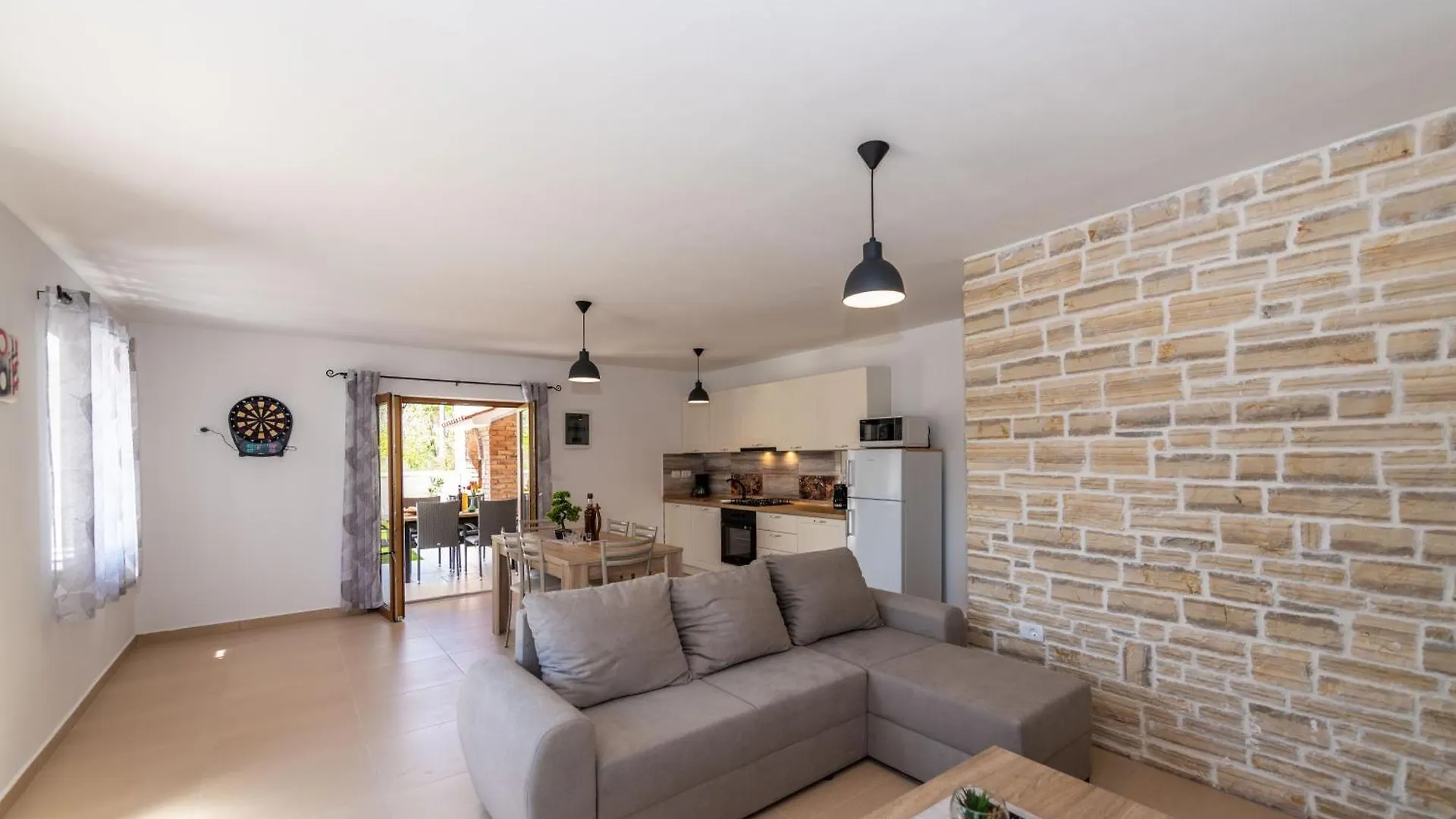 Dom wakacyjny Villa Azi, A Cozy Mediterranean Hideaway, Peaceful And Fenced Pićan