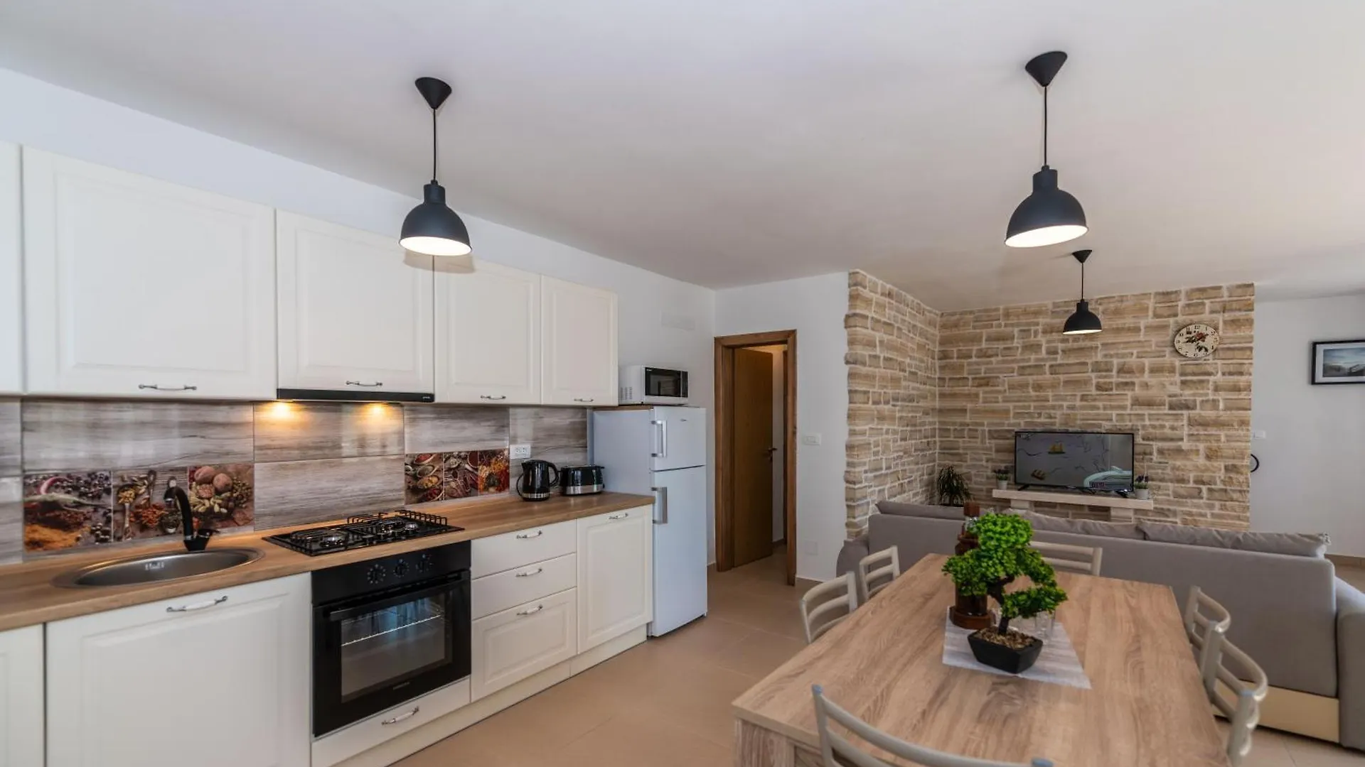 Villa Azi, A Cozy Mediterranean Hideaway, Peaceful And Fenced Pićan Chorwacja