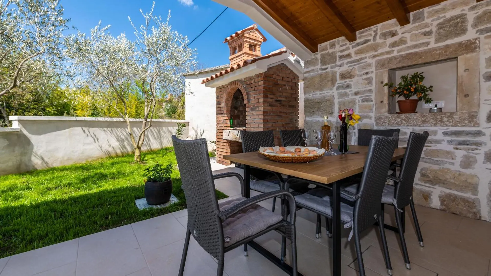 Villa Azi, A Cozy Mediterranean Hideaway, Peaceful And Fenced Pićan